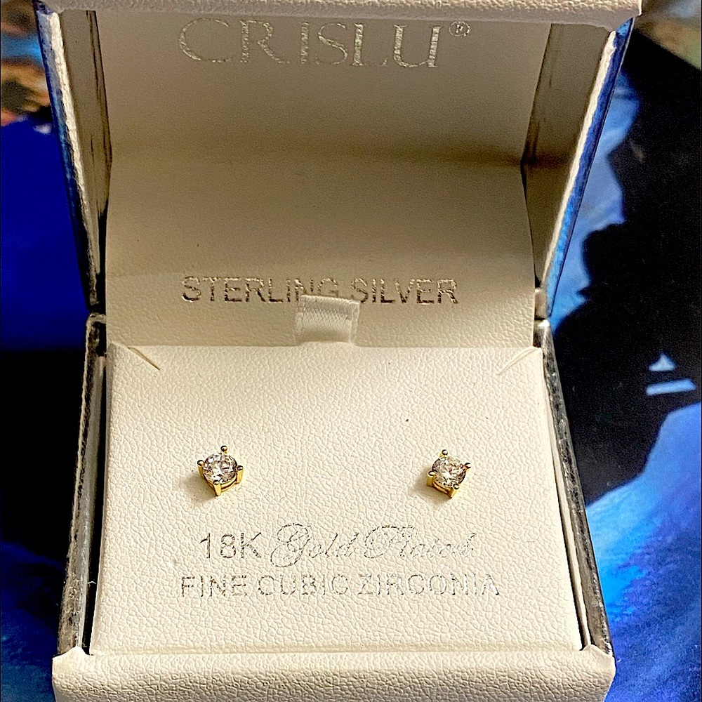 Crislu Stud pair of earrings